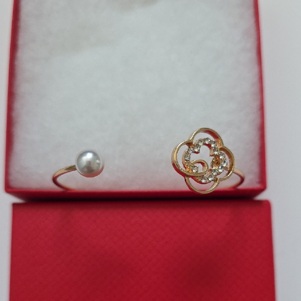 Elegant Gold and Silver Pearl Bracelet